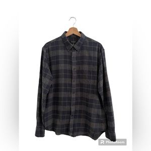 Club Monaco plaid flannel button up, classic preppy style. Men’s large, slim fit